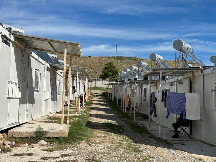 Τη δομή φιλοξενίας πλημμυροπαθών στο Κουτσόχερο επισκέφτηκε η Κοντοτόλη