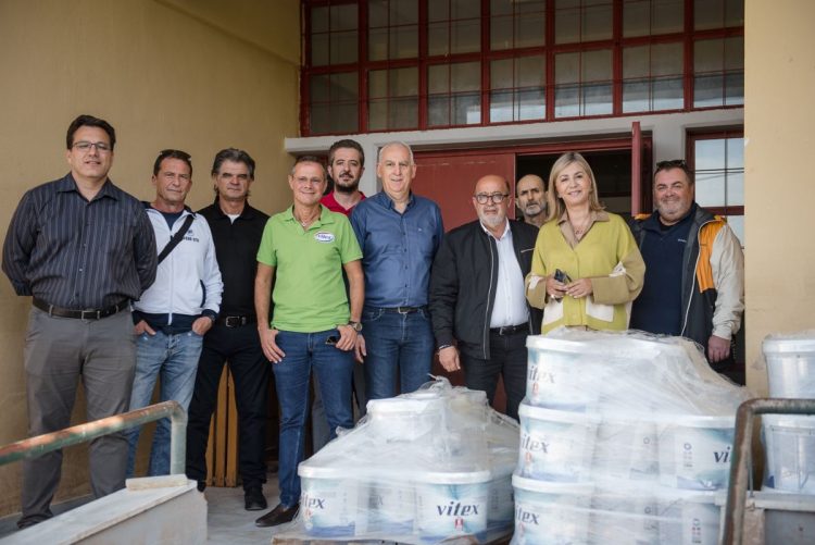 Ολοκληρώνεται η παράδοση χρωμάτων για το βάψιμο των σχολείων