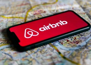 Airbnb: Πώς το φορολογικό νομοσχέδιο επηρεάζει τους μικρούς και μεγάλους ιδιοκτήτες ακινήτων –