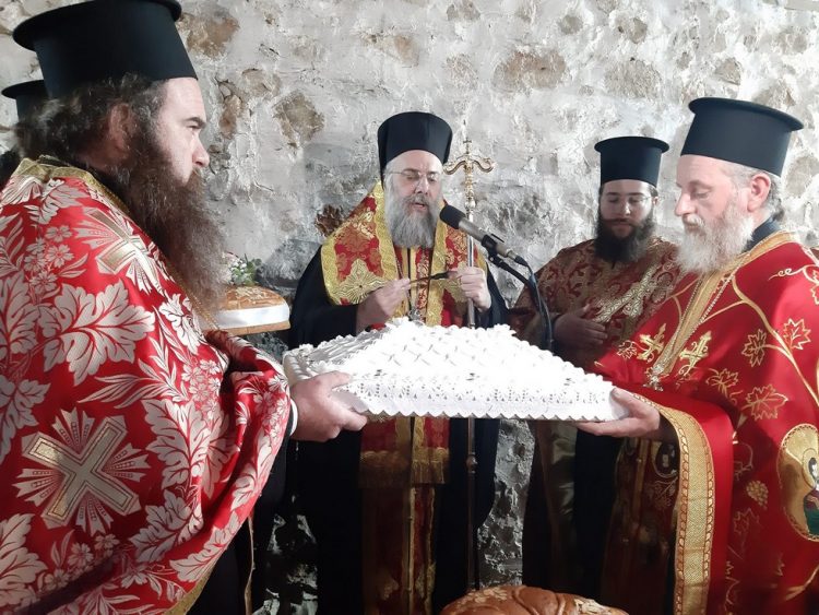 Πλήθος πιστών στον Εσπερινό της Αγίας Αικατερίνης στην Κρήνη
