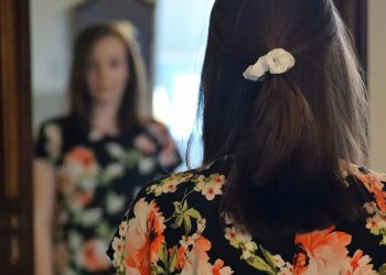 Αν κάποιος χρησιμοποιεί αυτές τις 14 φράσεις, μπορεί να κρύβει τις ανασφάλειες του