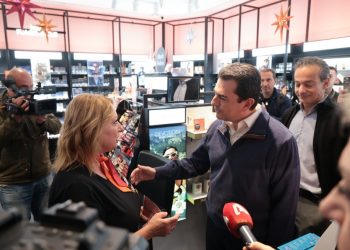 Επίσκεψη Κώστα Σκρέκα σε καταστήματα για την Black Friday