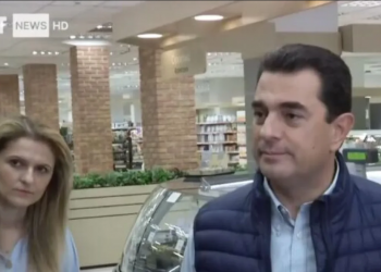 Επίσκεψη Σκρέκα σε σούπερ μάρκετ για το μέτρο της «μόνιμης μείωσης τιμής»