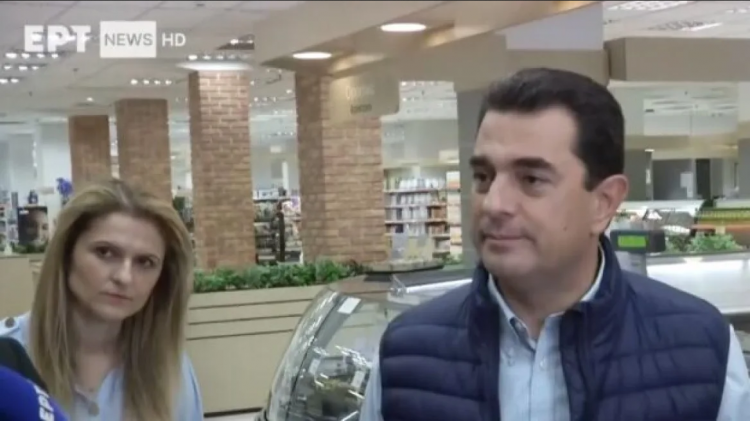 Επίσκεψη Σκρέκα σε σούπερ μάρκετ για το μέτρο της «μόνιμης μείωσης τιμής»