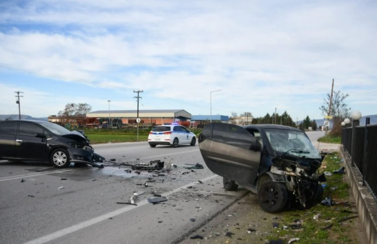 Νεκρός 22χρονος μετά από σφοδρό τροχαίο έξω από τη Λάρισα – Εικόνες