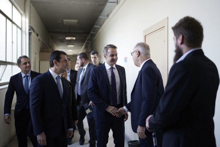 Τον Πρωθυπουργό Κυριάκο Μητσοτάκη υποδέχθηκε στο Υπουργείο Ανάπτυξης ο Σκρέκας