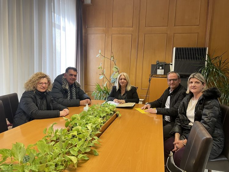 Στην αντιπεριφερειάρχη Τρικάλων αντιπροσωπεία του 5ου δημοτικού σχολείου Τρικάλων