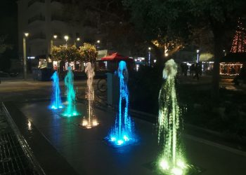 Υδατοπίδακες και φως ξανά στο σιντριβάνι της πλατείας Δεσποτικού