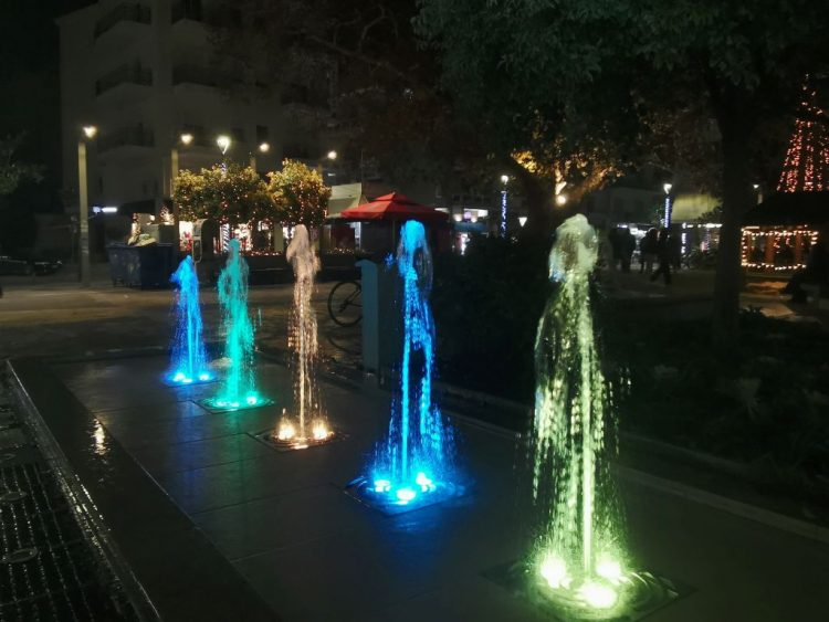 Υδατοπίδακες και φως ξανά στο σιντριβάνι της πλατείας Δεσποτικού