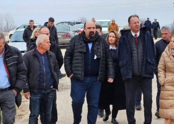 O Τριαντόπουλος με στελέχη της Εθνικής Ασφαλιστικής στο Κεραμίδι