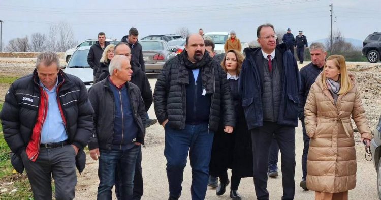 O Τριαντόπουλος με στελέχη της Εθνικής Ασφαλιστικής στο Κεραμίδι