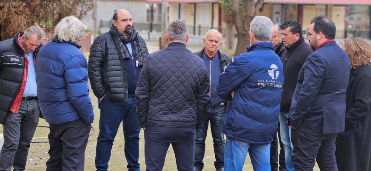 O Τριαντόπουλος με στελέχη της Εθνικής Ασφαλιστικής στο Κεραμίδι