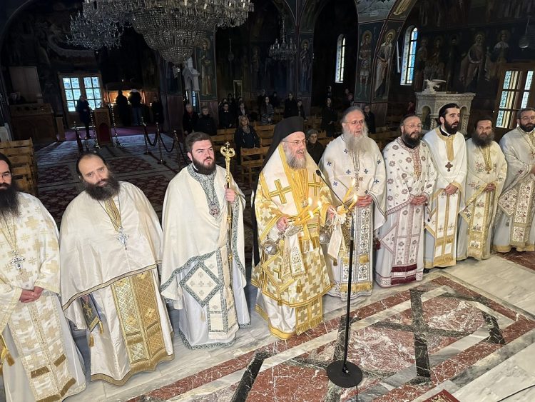 Μνημόσυνο θυμάτων σιδηροδρομικού δυστυχήματος Τεμπών στα Τρίκαλα