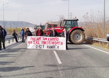 Σε συμβολικό αποκλεισμό της Ε.Ο. στο Ζάρκο προχώρησαν οι αγρότες και κτηνοτρόφοι