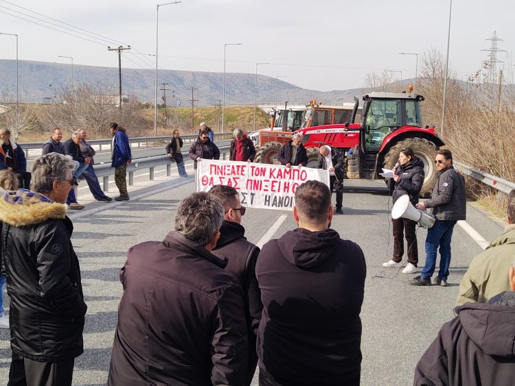 Σε συμβολικό αποκλεισμό της Ε.Ο. στο Ζάρκο προχώρησαν οι αγρότες και κτηνοτρόφοι