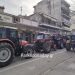 Πολιόρκησαν τη Νομαρχία Τρικάλων με τρακτέρ οι αγανακτισμένοι αγρότες