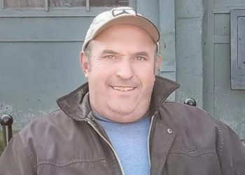 Aυτός είναι ο 46χρονος που αποκεφάλισε με αλυσοπρίονο τον πατέρα του