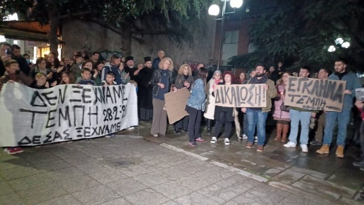 «Δεν σας ξεχνάμε»  Εκατοντάδες  Τρικαλινοί τίμησαν τη μνήμη των δίδυμων αδερφών και της ξαδέρφης τους που σκοτώθηκαν στα Τέμπη