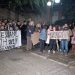 «Δεν σας ξεχνάμε» Εκατοντάδες Τρικαλινοί τίμησαν τη μνήμη των δίδυμων αδερφών και της ξαδέρφης τους που σκοτώθηκαν στα Τέμπη