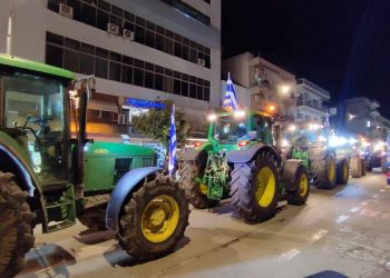 Τρίκαλα: Μπήκαν με τα τρακτέρ στην πόλη οι αγρότες