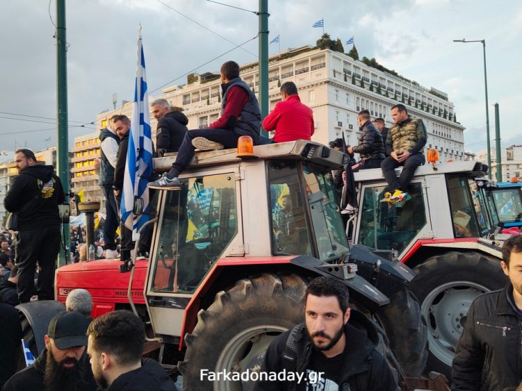 Σείστηκε το Σύνταγμα! Μεγαλειώδες το αγροτικό συλλαλητήριο! Την επόμενη εβδομάδα συνάντηση Μητσοτάκη – Θεσσαλών
