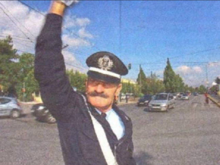 Πέθανε ο θρυλικός τροχονόμος Νίκος Κωτσάκης