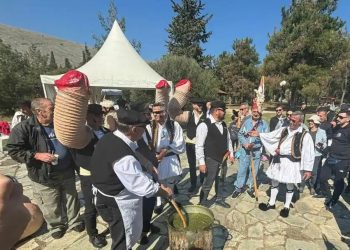 Τύρναβος: Αναβιώνει το «μπουρανί», το πιο τολμηρό έθιμο της Καθαράς Δευτέρας στη χώρα