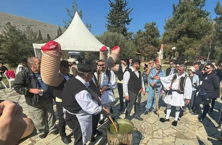 Τύρναβος: Αναβιώνει το «μπουρανί», το πιο τολμηρό έθιμο της Καθαράς Δευτέρας στη χώρα