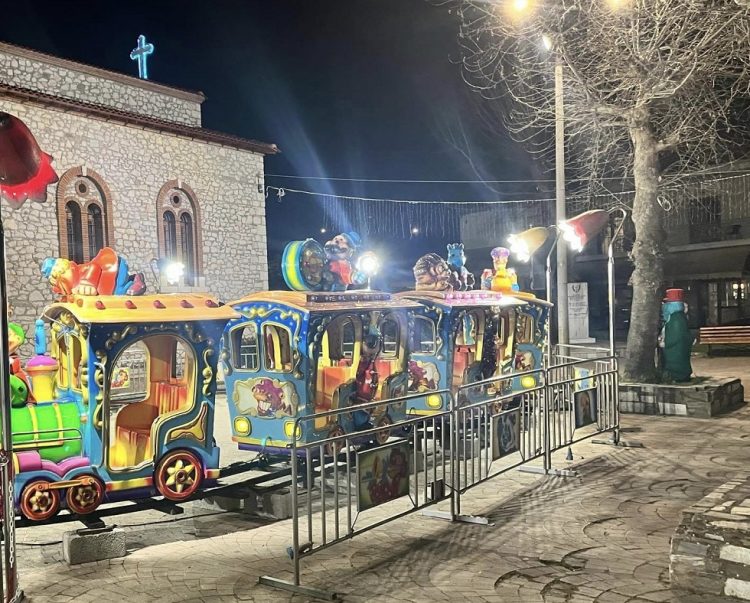 Ο πρόεδρος της Φαρκαδόνας σε ρόλο πυροσβέστη!