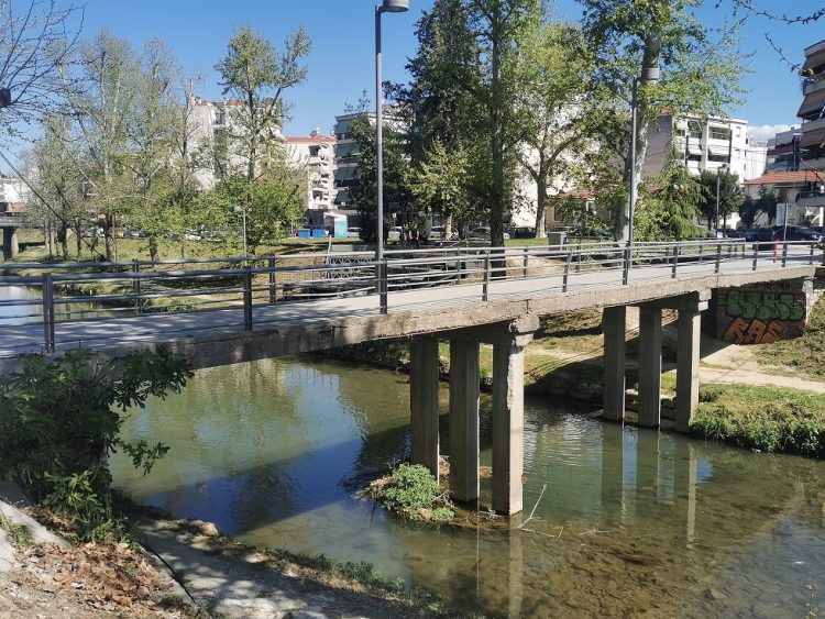 Νέες πεζογέφυρες στη θέση των πληγεισών από τον Daniel κατασκευάζει ο Δήμος Τρικκαίων