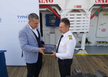 Η Περιφέρεια Θεσσαλίας τίμησε την ομάδα του  «Τυφώνα» που καθάρισε τις ακτές της Μαγνησίας