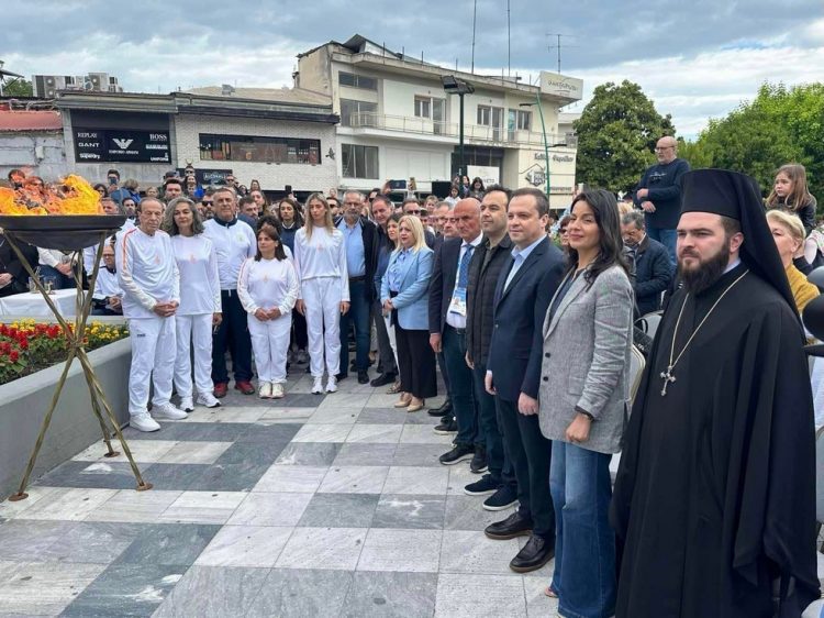Εντυπωσιακή η τελετή υποδοχής της Ολυμπιακής Φλόγας στα Τρίκαλα