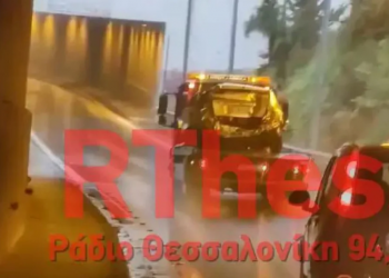 Σύγκρουση στρατιωτικού λεωφορείου και απορριμματοφόρου με τρία ΙΧ