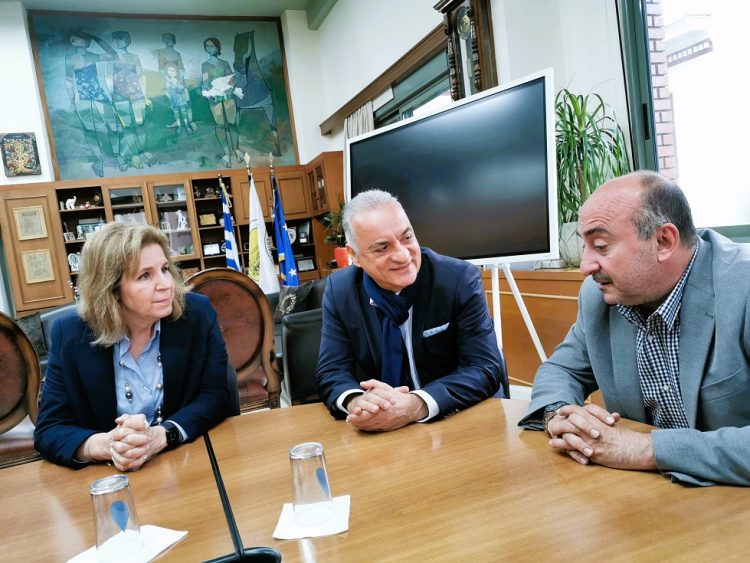 Στην απ’ έξω η Φαρκαδόνα από ακόμη δύο υποψήφιους ευρωβουλευτές της ΝΔ που επισκέφτηκαν τα Τρίκαλα