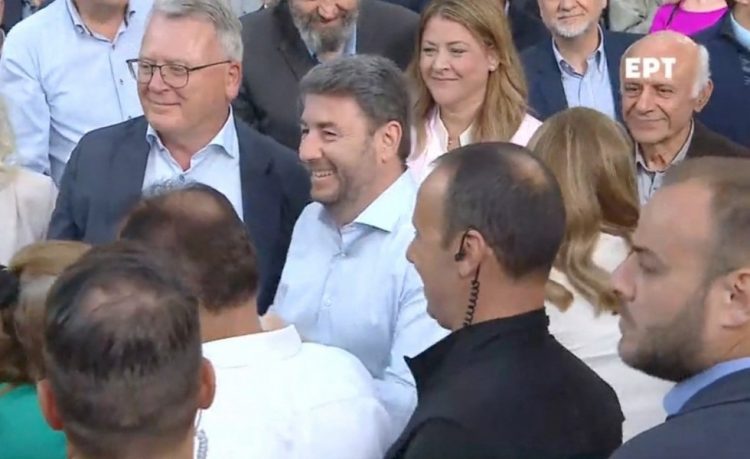 Έντονη παρουσία Φαρκαδόνιων στην ανοιχτή συγκέντρωση του ΠΑΣΟΚ στη Λάρισα