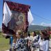 Πιστοί μετέφεραν στις πλάτες τους την Εικόνα της Παναγίας από την Οιχαλία στο Αχλαδοχώρι