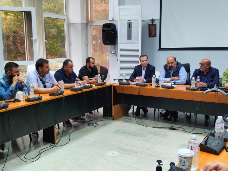 Παρών στη σύσκεψη υπό τον Τριαντόπουλο στη Φαρκαδόνα και ο Λιούτας