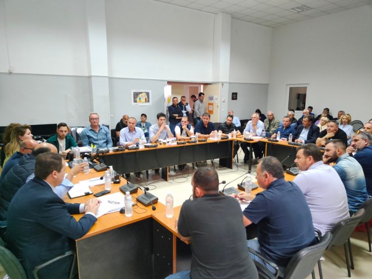 Παρών στη σύσκεψη υπό τον Τριαντόπουλο στη Φαρκαδόνα και ο Λιούτας
