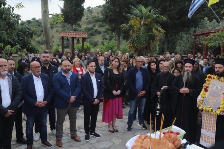 Με αναστάσιμη λαμπρότητα πανηγύρισε η Ιερά Μονή Ζωοδόχου Πηγής στην Παναγίτσα