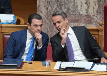 Μητσοτάκης και Σκρέκας κατέρριψαν στη Βουλή τους μύθους και τη μηδενιστική λογική της αντιπολίτευσης για την ακρίβεια