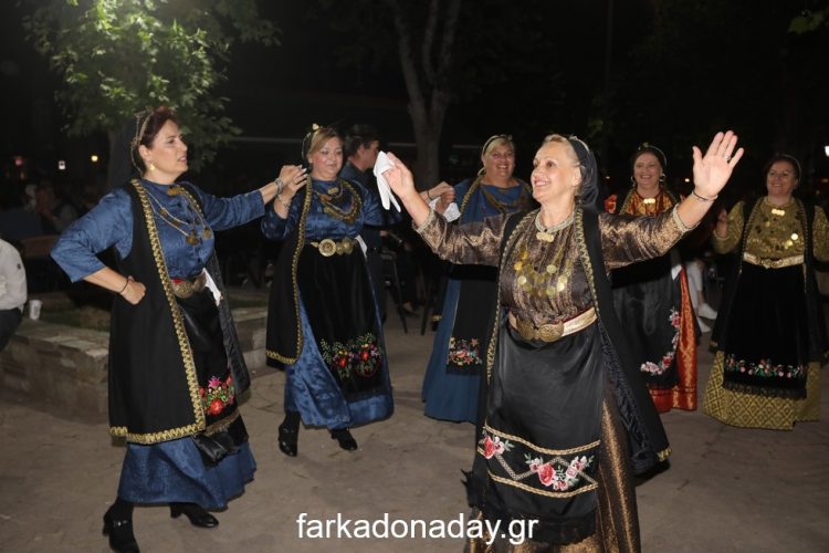 Κέφι, γλέντι και χορός στη Φαρκαδόνα