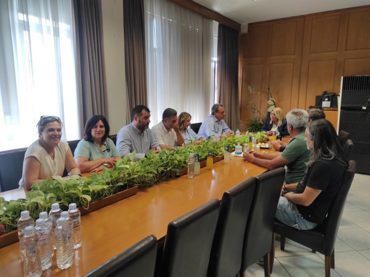 Την Αντιπεριφερειάρχη Τρικάλων επισκέφτηκε κλιμάκιο του ΣΥΡΙΖΑ