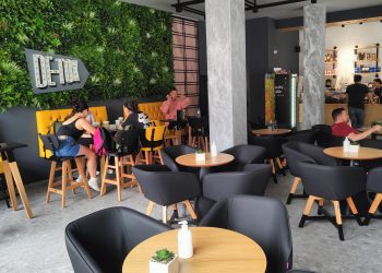 Απολαύστε τον καφέ σας στο πιο δροσερό και καλαίσθητο cafe της Φαρκαδόνας!