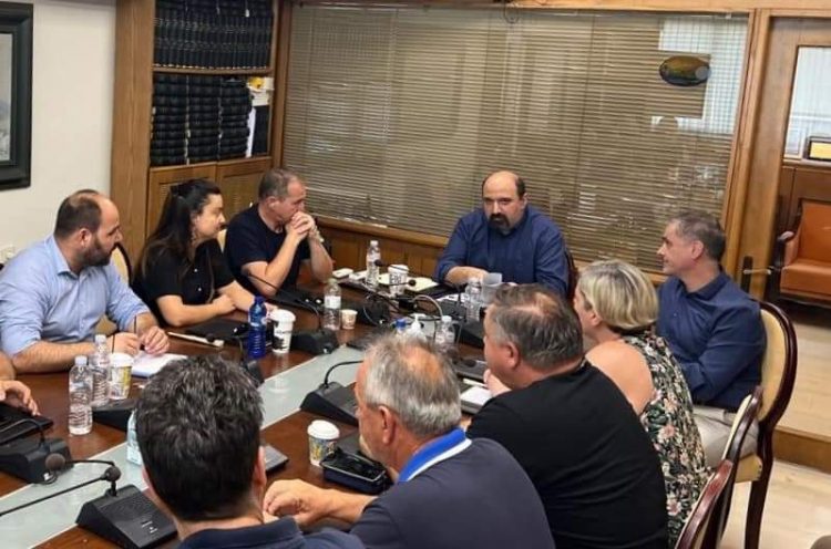 Συνάντηση Τριαντόπουλου με Κίνηση Ανασυγκρότησης Φαρκαδόνας ύστερα από το κλείσιμο της εθνικής οδού