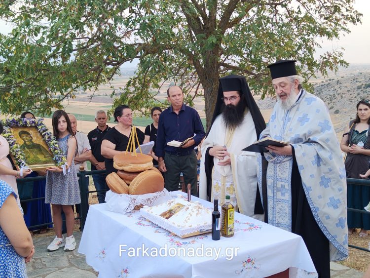 Ο Εσπερινός της Αγίας Παρασκευής στον Πετρόπορο