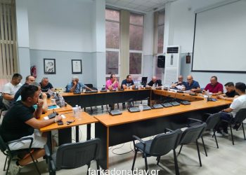 Εφτά οι απόντες της χθεσινής συνεδρίασης του Δημοτικού Συμβουλίου Φαρκαδόνας