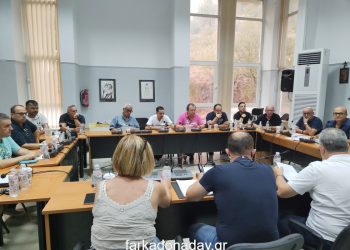 Εφτά οι απόντες της χθεσινής συνεδρίασης του Δημοτικού Συμβουλίου Φαρκαδόνας
