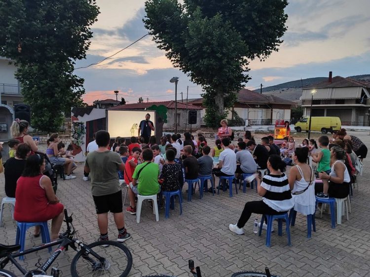 Συνεχίζονται οι παιδικές παραστάσεις θεάτρου σκιών στα χωριά του Δήμου Φαρκαδόνας!!!