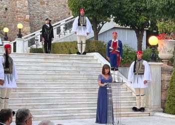 Εκπρόσωποι πλημμυροπαθών της Φαρκαδόνας στη δεξίωση για την αποκατάσταση της Δημοκρατίας στο Προεδρικό Μέγαρο