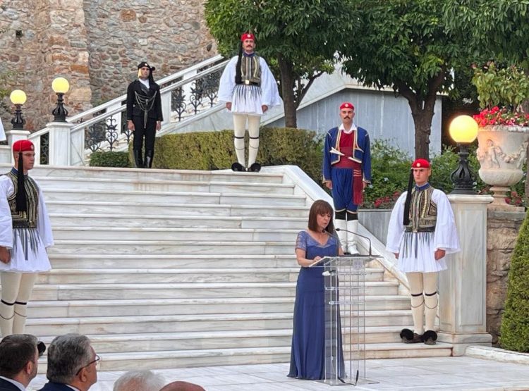 Εκπρόσωποι πλημμυροπαθών της Φαρκαδόνας στη δεξίωση για την αποκατάσταση της Δημοκρατίας στο Προεδρικό Μέγαρο